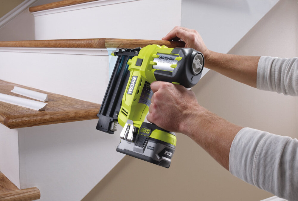 Gwoździarka RYOBI R18N18G-0 technologia Grip-Light oświetlenie LED