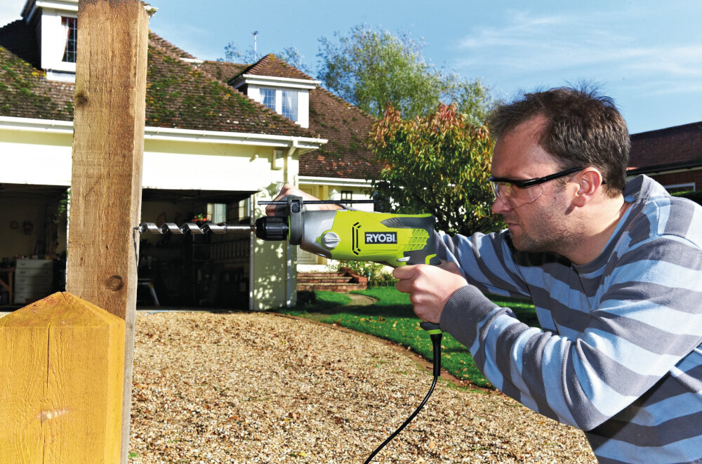 Wiertarka udarowa RYOBI RPD1010-K 2-biegowa przekładnia pierwszy bieg z niską prędkością drugi zapewni szybkie tempo wiercenia