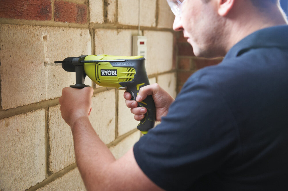 Wiertarka udarowa RYOBI RPD680-K silnik wydajny o mocy 680 W maksymalna prędkość obrotowa do 3000 obr/min liczba udarów 51000 łatwe wiercenie