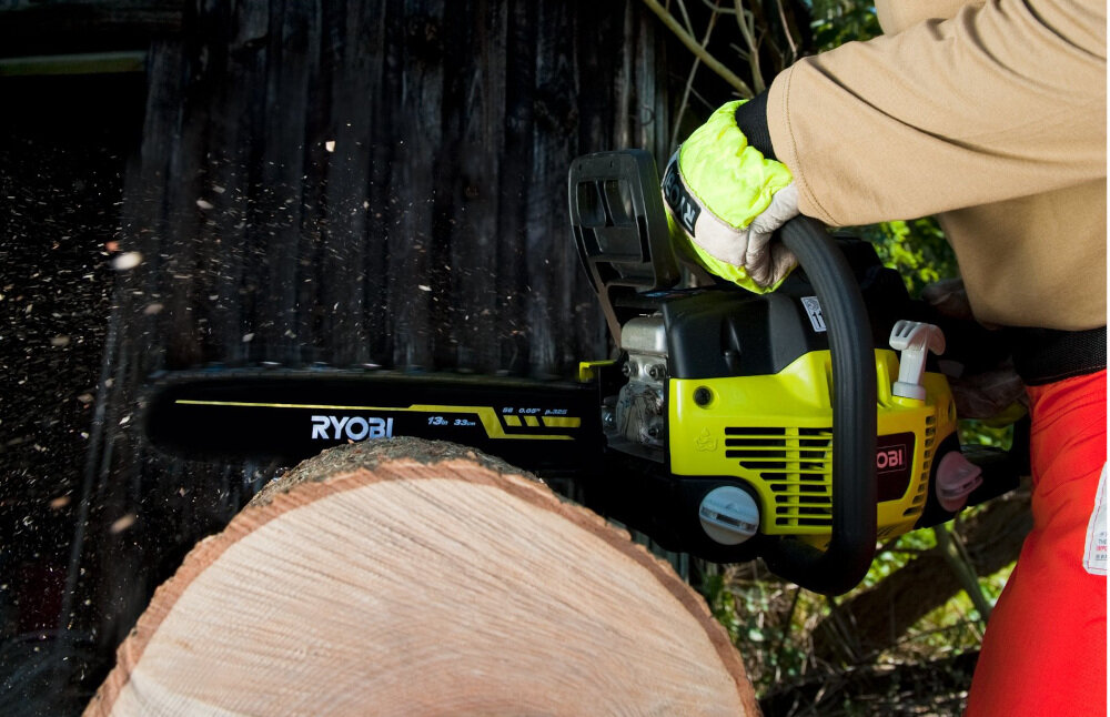 Pilarka spalinowa RYOBI RCS5145B mechaniczny bezwładnościowy hamulec boczny dostęp do napinania łańcucha beznarzędziowy dostęp dp filtra powietrza