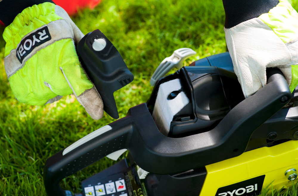 Pilarka spalinowa RYOBI RCS5145B uchwyt potrójny antywibracyjny wysoki stopień bezpieczeństwa pracy pełna kontrola nad pracą maszyny