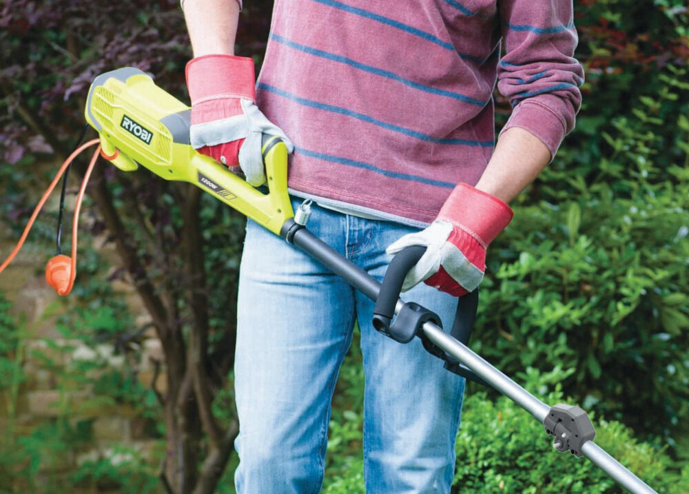 Podkaszarka elektryczna RYOBI RXBC01 silnik elektryczny akumulatorowy moc 1200 W maksymalna wydajność obrotowa do 8000 obr/min teleskopowy drążek regulowany uchwyt pasek na ramię