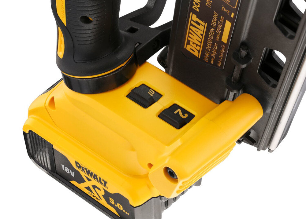 Gwoździarka DEWALT DCN692P2 dwa tryby pracy tryb zderzakowy tryb sekwencyjny