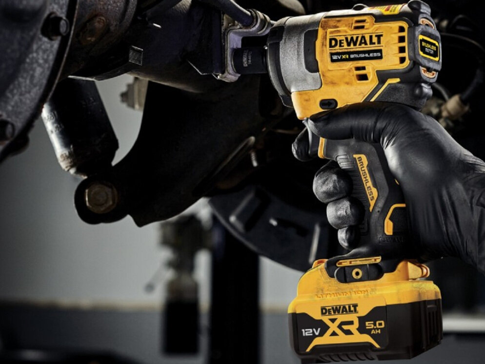 Zakrętarka udarowa DEWALT DCF801N-XJ solidny uchwyt z powłoką antypoślizgową ergonomiczna rękojeść