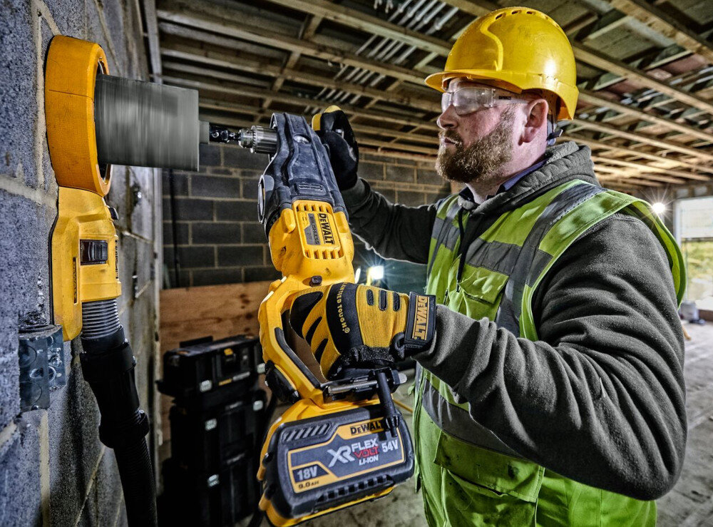 Wiertarka kątowa DEWALT DCD470N do najtrudniejszych prac budowlanych i ciesielskich dwubiegowa przekładnia płynna regulacja prędkości obrotowej maksymalna prędkość obrotowa na pierwszym biegu 0-400 obr/min na drugim biegu 0-1320 obr/min maksymalny moment obrotowy 269 Nm