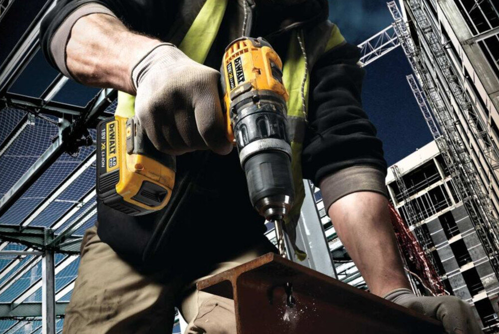 Zestaw Combo DEWALT DCK2062S2T wiertarko-wkrętarka DCD709 bezszczotkowy silnik akumulator napięcie 18 V prędkość do 1650 obr/min częstotliwość udaru do 28050 ud/min