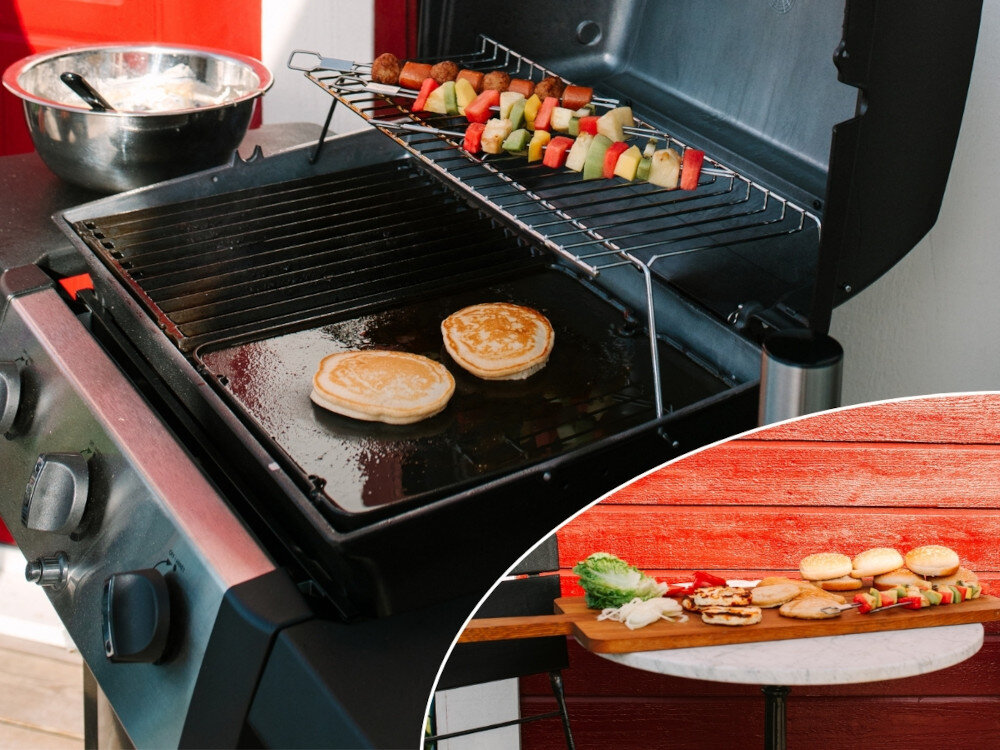 Grill gazowy BROIL KING GEM 310 6.9 kW 53 x 34 - 46.5 x 18.5 cm zbliżenie na otwarty grill na grillu żeliwa płyta na płycie placuszki dwustronna płyta żeliwna precyzyjne smażenie bez przypaleń bez utraty soczystości składniki nie spadną między ruszt
