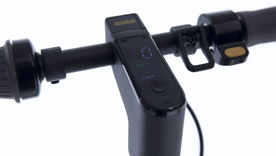 Hulajnoga elektryczna SEGWAY MAX G30 - wyświetlacz