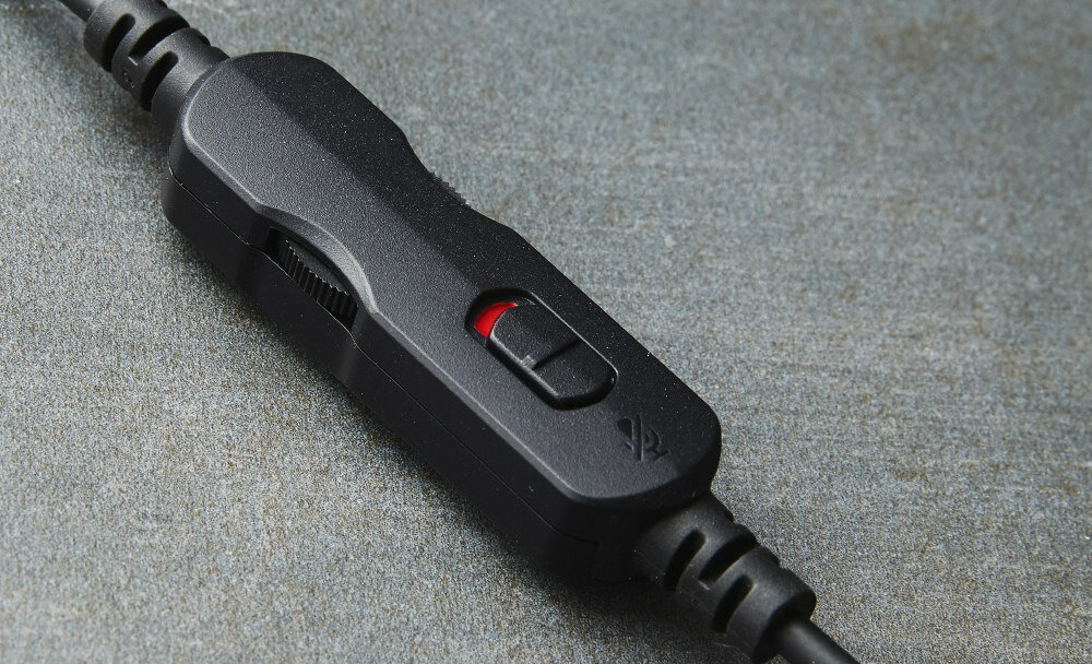 Słuchawki HYPERX Cloud Chat pilot regulacja głośności