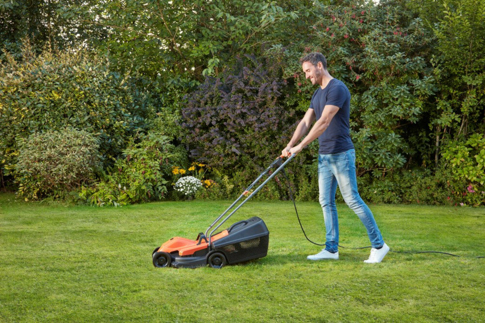 Kosiarka elektryczna Black&Decker BEMW451 1200W kosz pojemność 35 l intuicyjny wskaźnik pełnego worka zintegrowany uchwyt na pokładzie