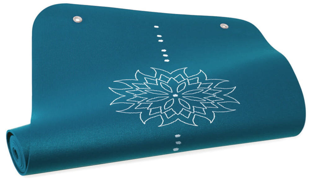 Mata do jogi TIGUAR Yoga Basis Niebieski lekko zwinięta mata na białym tle widok na mandale regularne przecieranie maty wilgotną ściereczką z wodą lub delikatnym środkiem czyszczącym poprawia przyczepność powierzchni każdy kolejny trening odbywa się w bardziej higienicznych warunkach