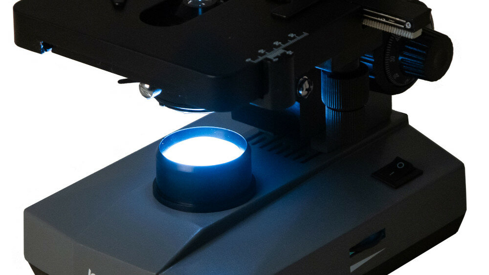 Mikroskop LEVENHUK 320 PLUS - oświetlenie