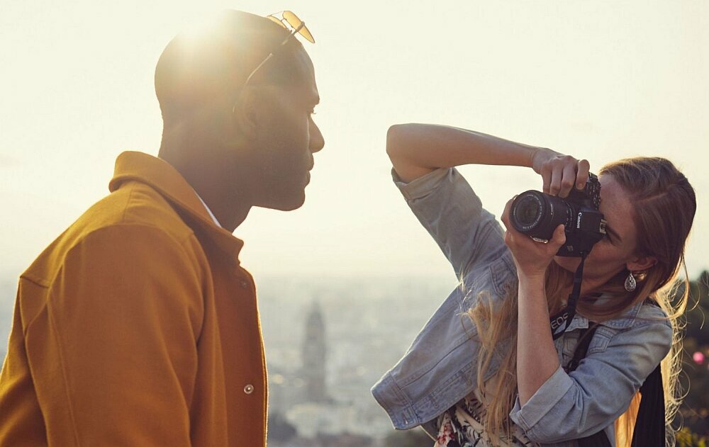 Aparat CANON EOS 250D zasilanie ostrość filmy nagrywanie obudowa rozdzielczość AF zdjęcia matryca obiektyw