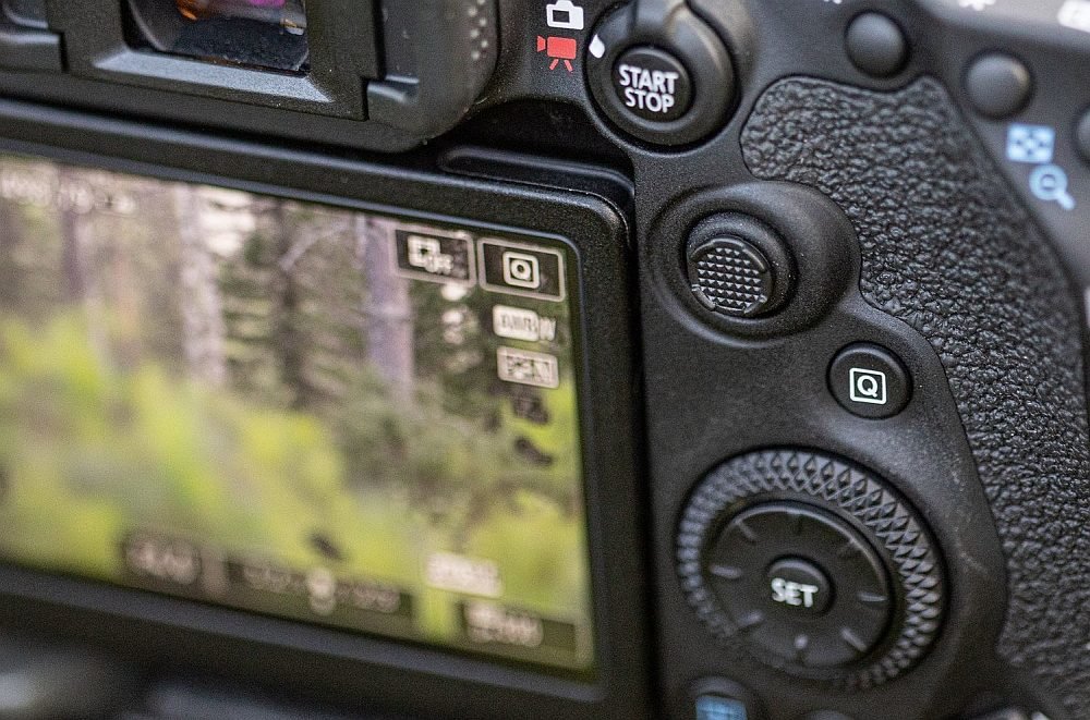 Aparat CANON EOS 90D podglad kadrowanie ostrość