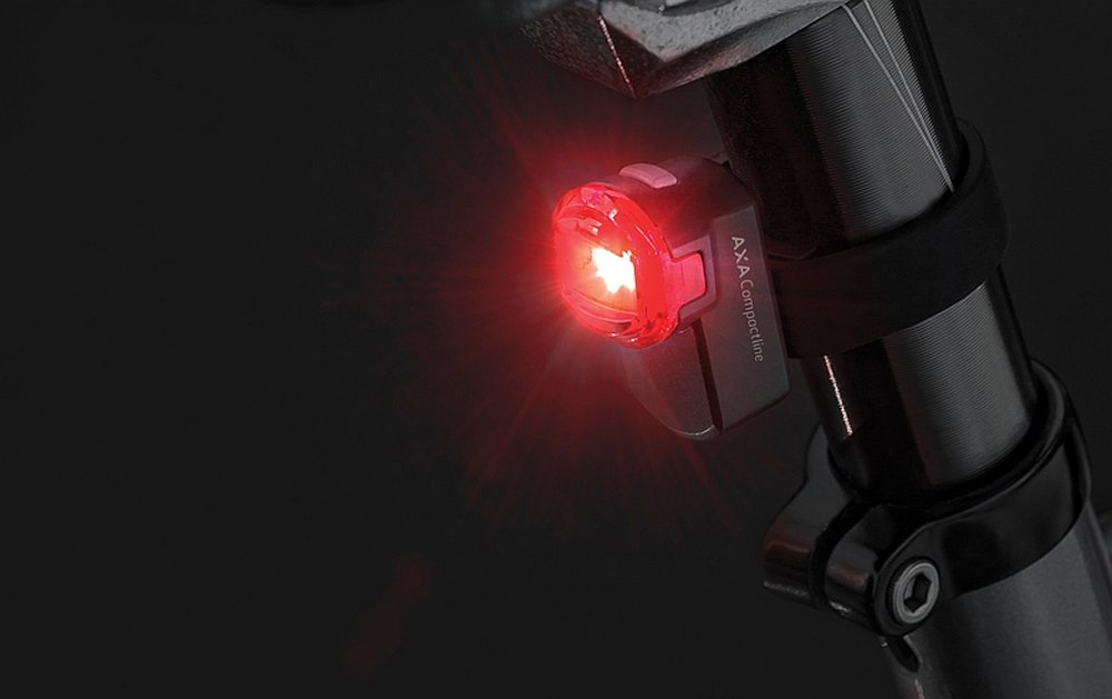 LAMPKA ROWEROWA TYŁ AXA COMPACTLINE USB wytrzymałość zabezpieczenie materiały wykonanie ochrona