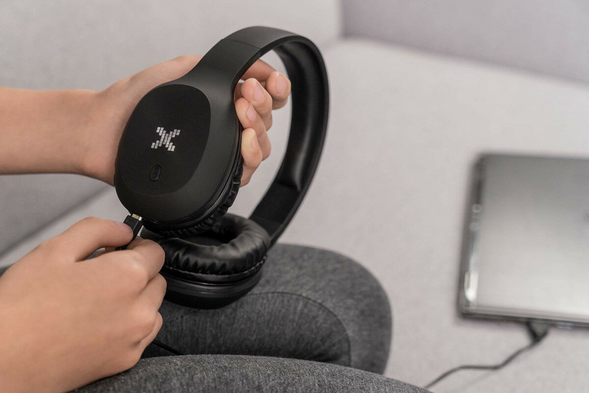 Słuchawki nauszne XMUSIC BTH105K Czarno-niebieski wyglad radio mikrofon
