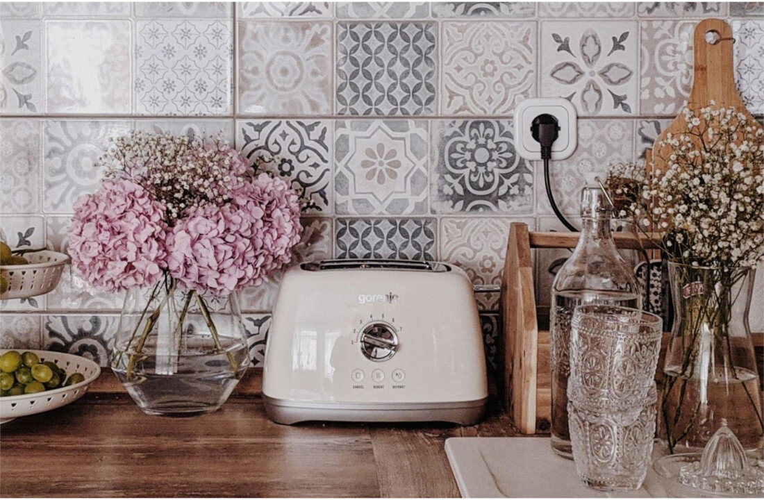 Toster GORENJE T900RL  Zwijacz przewodu Bezpieczna, zamykana pokrywa zwijany przewód  porządek łatwo dostosować długość przewodu potrzeby
