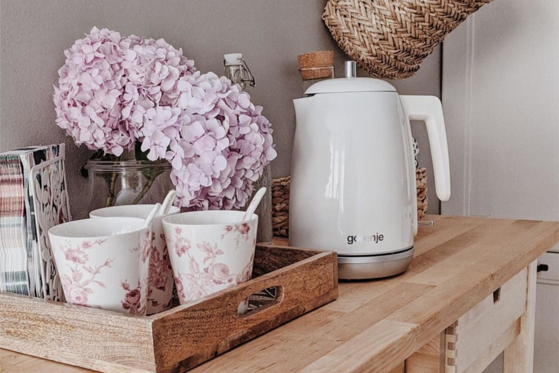 Czajnik GORENJE K15RL Filtr antywapienny filtr osadów wapiennych łatwo wyjąć i oczyścić pod bieżącą wodą chroni przed przedostawaniem się drobinek