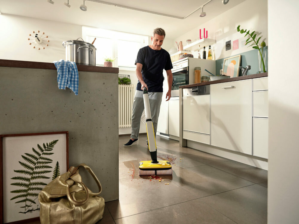 KARCHER FC 7 Акумуляторна електрична швабра 1.055-730.0 мокрого та сухого режиму роботи