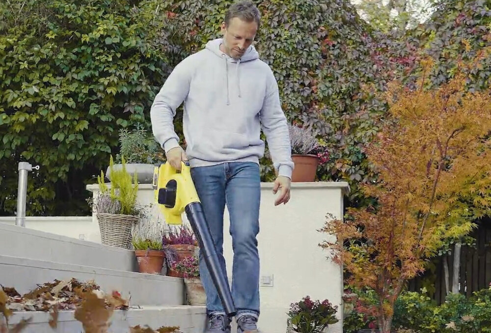 Dmuchawa do liści KARCHER LBL 4 1.445-150.0 komfortowy uchwyt ergonomiczna forma doskonałe wyważenie