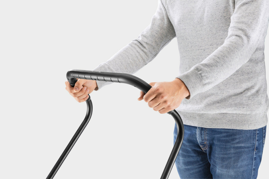 Підмітальна машина KARCHER S 6 1.766-420.0 швидко та ефективно регулює висоту бічної щітки