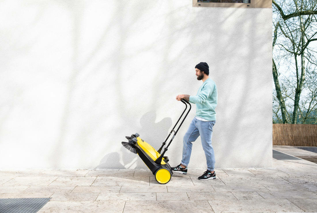 Підмітальна машина KARCHER S 6 Twin, практична комплектація, регульована ручка, об'єм 38 л
