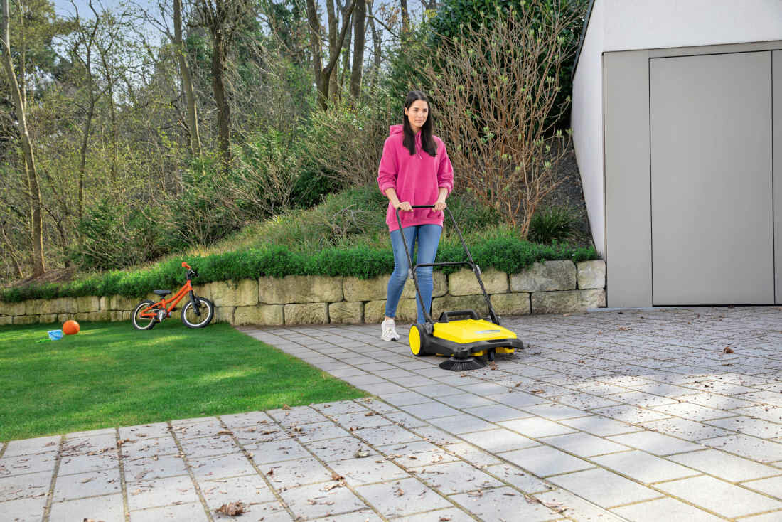 Підмітальна машина KARCHER S 4