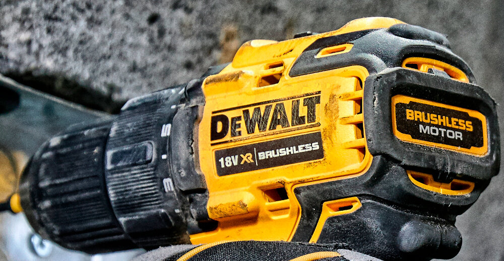 Wiertarko-wkrętarka DEWALT DCD709D2T regulacja sprzegla w 15 poziomach uniwersalosc kontrola bezpieczna praca