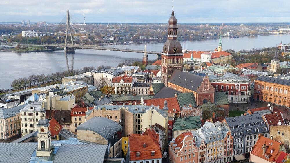 Obiektyw SONY E 18-135 mm F3.5-5.6 OSS optyka panorama miasta