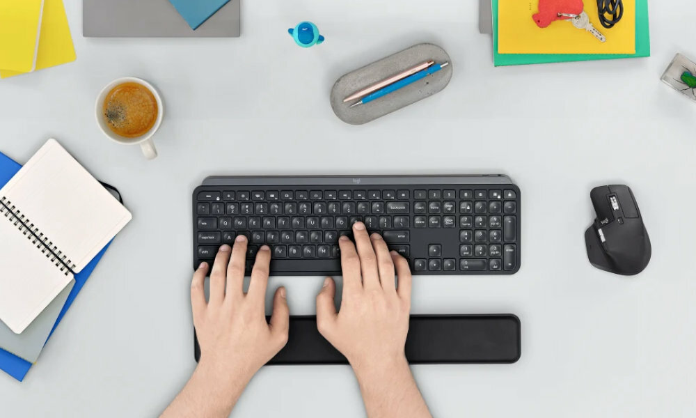 LOGITECH MX Keys Plus bok