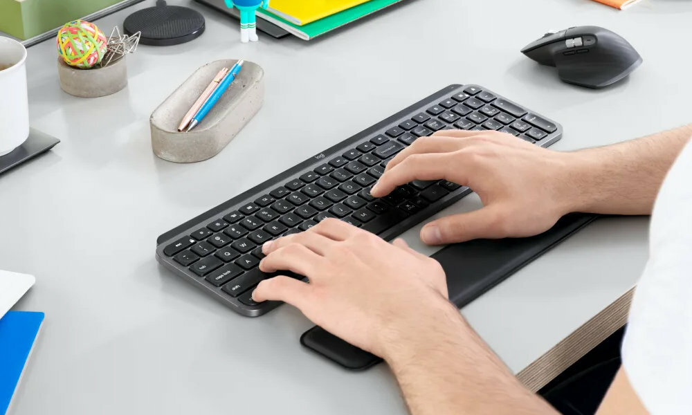 LOGITECH MX Keys Plus prawy