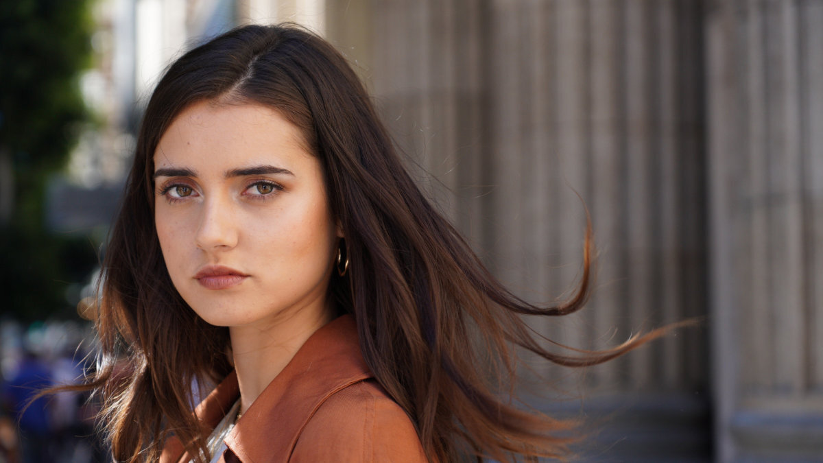 SONY E 16-55 mm 9-listkowej przysłonie kołowej efekt bokeh miękkością i naturalnym wyglądemmiękkością i naturalnym wyglądem pierwszego planu rozmytym tłem