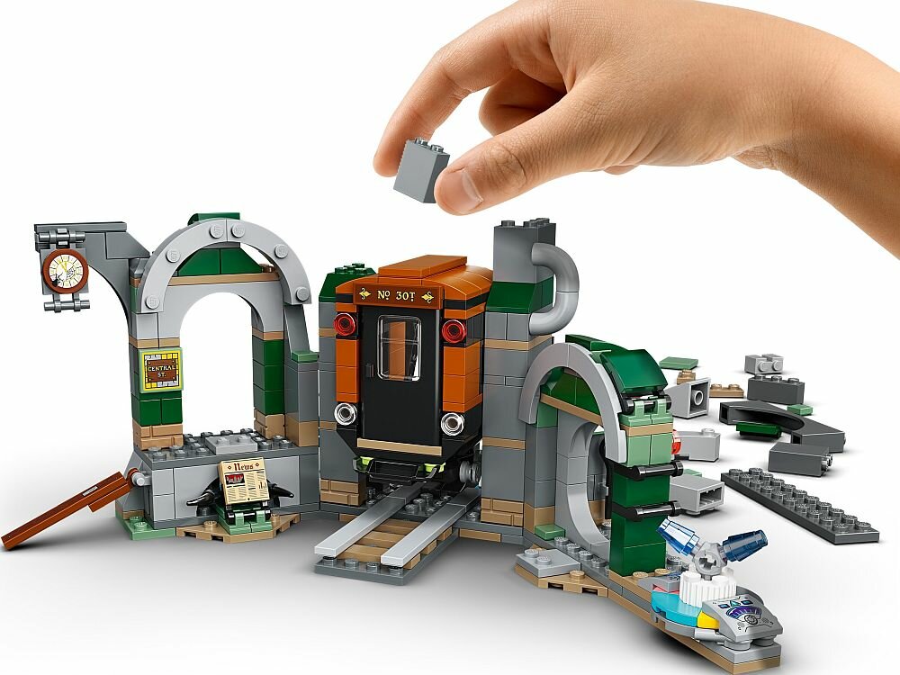 LEGO Hidden Side Metro w Newbury 70430 - Pojedynek na stacji metra