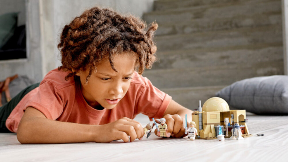 LEGO Star Wars Chatka Obi-Wana - kreatywne odgrywanie scen z filmu
