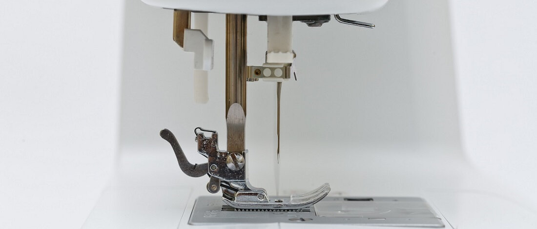 Maszyna do szycia MINERVA MC210PRO automatyczne wyszywanie liter i cyfr