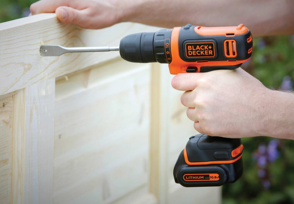 Wiertarko-wkrętarka BLACK&DECKER BDCDD12-QW akumulator napiecie 10,8 V pojemnosc 1,5 Ah ladowarka 200 mA szybka wygodna technologia litowo-jonowa bateria nie traci pojemnosci