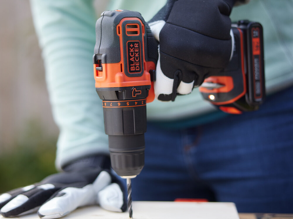 Wiertarko-wkrętarka BLACK&DECKER BDCDD12-QW powloka Anti-Slip antyposlizgowe tworzywo pewny wygodny chwyt bezpieczenstow kotrola nad urzadzeniem