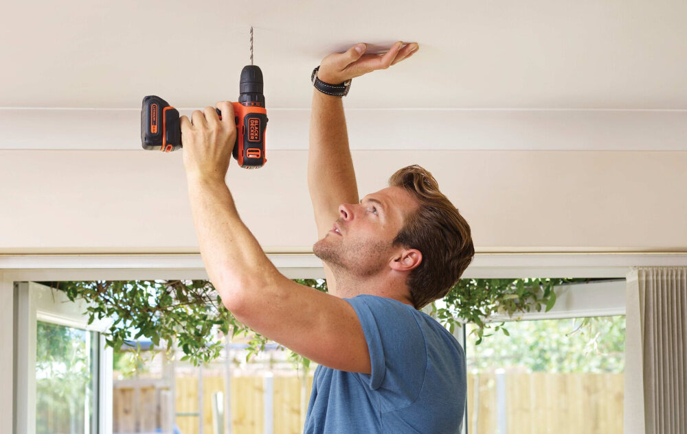 Wiertarko-wkrętarka BLACK&DECKER BDCDD12-QW plynna regulacja obrotow wlacznik z elektronika dostosowanie predkosci pracy stabilnosc predkosci lekka konstrukcja 1 kg