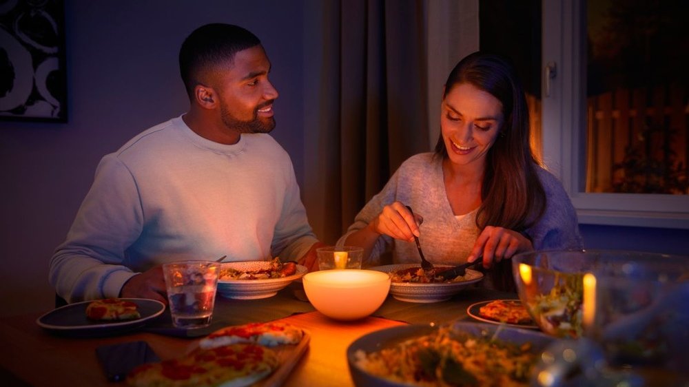LAMPA PRZENOŚNA GO PHILIPS HUE WHITE AND COLOUR AMBIENCE efekty