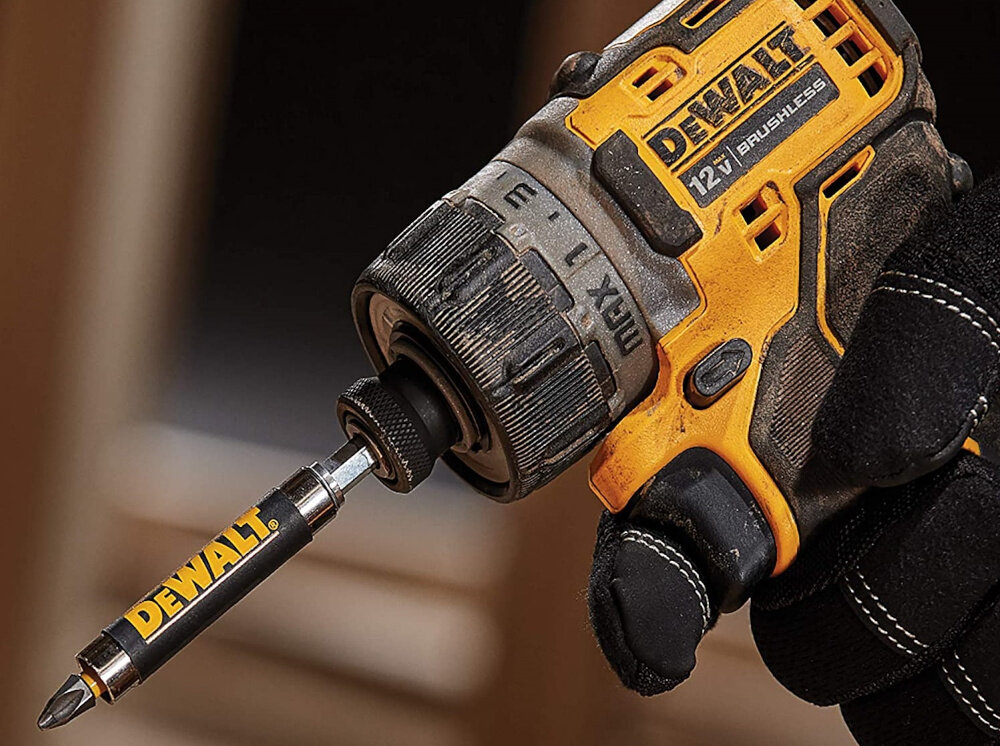 Wkrętarka DEWALT DCF601D2 regulacja momentu obrotowego na 16 poziomach dostosowanie sily wkrecania i wiercenia blokada wrzeciona stabilnosc bezpieczenstwo
