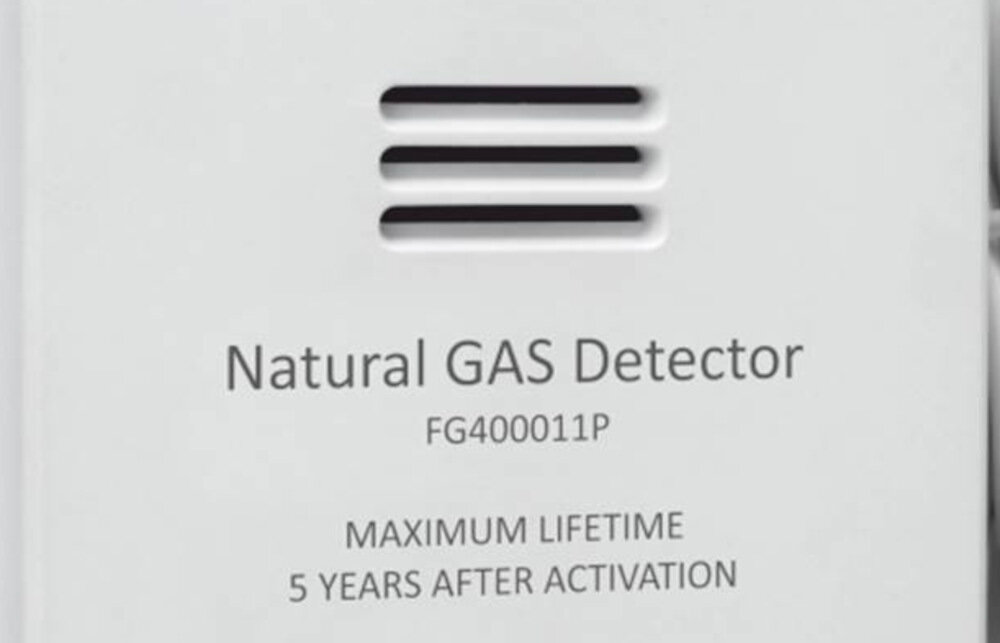 Czujnik gazu ELRO FG400011P zaawansowana technologia wykonywania pomiarow sensor polprzewodikowy sygnalizacja optycnza dioda glosny alarm o sile 85 dB praca w temperaturze od -10 do +60 stopni Celsjusza wilgotnosc w zakresie od 0% do 95%