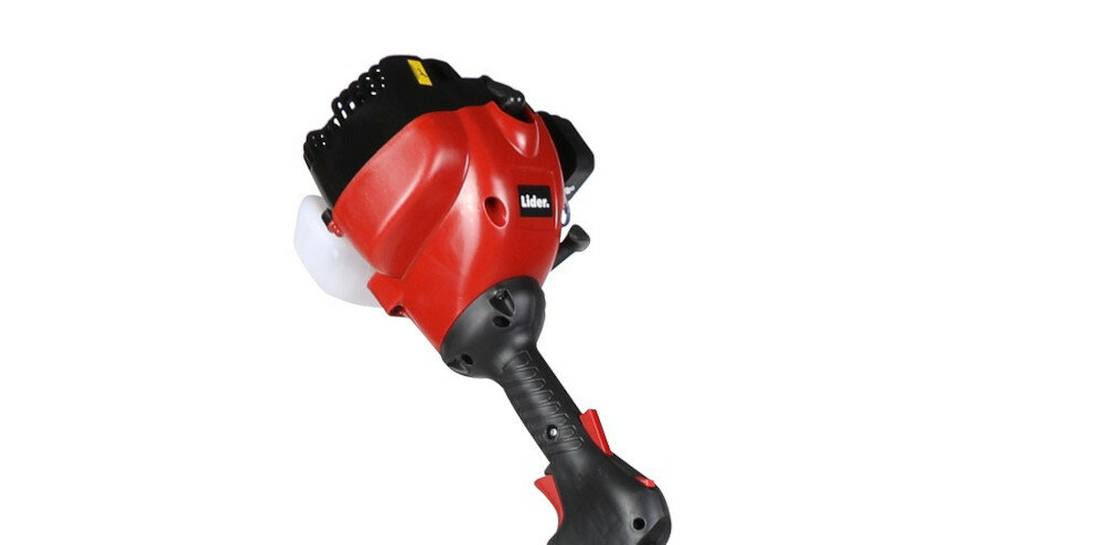 Kosa spalinowa LIDER SWS24 silnik dwusuwowy o mocy 1,5 KM pojemność 42,7 cm3 maksymalny moment obrotowy 1,8 Nm dzielony wał przystawki żyłkowa tarcza stalowa szerokość koszenia głowicą żyłkową do 45 cm stalową tarczą do 25,5 cm