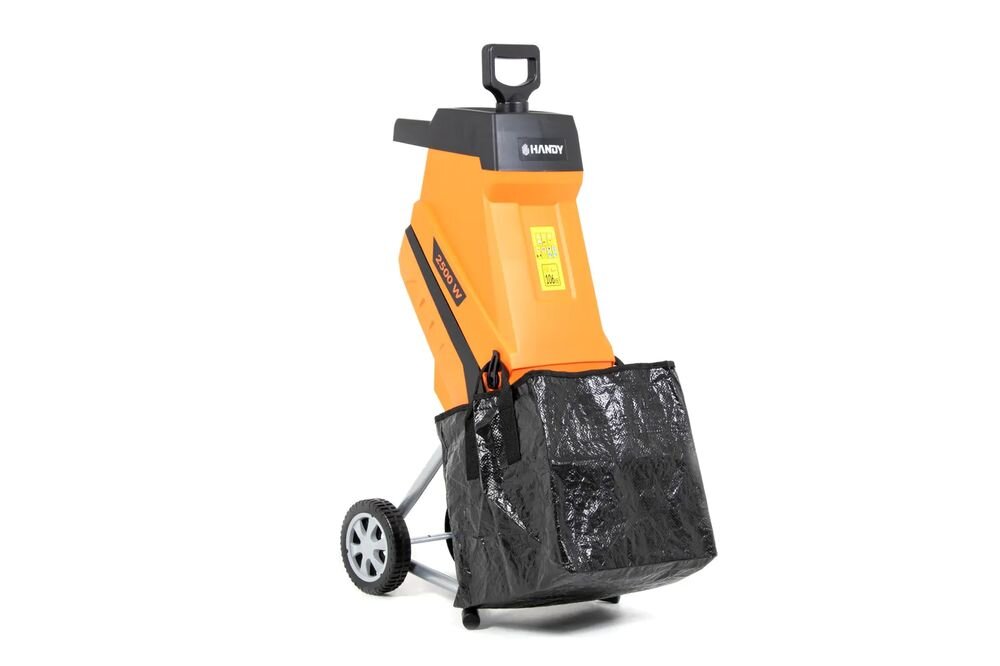 Rozdrabniacz do gałęzi HANDY GTR2545 elektryczny 2500W średnica cięcia 45mm, worek, materiał, ściółkowanie, kompost, Rozdrabniacz do gałęzi z zawieszoną czarną torbą na odpady.