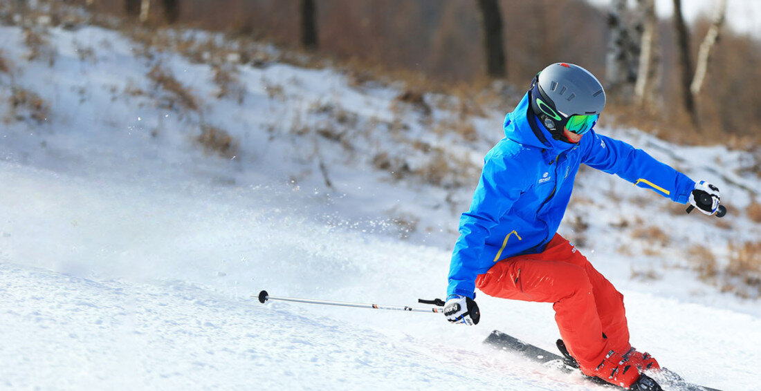 Kask narciarski LIVALL RS1 Biały (rozmiar L) Ochrona podczas jazdy Wytrzymała powłoka ABS wkładka EPS Regulacja w rozmiarach M L zakres dopasowanie