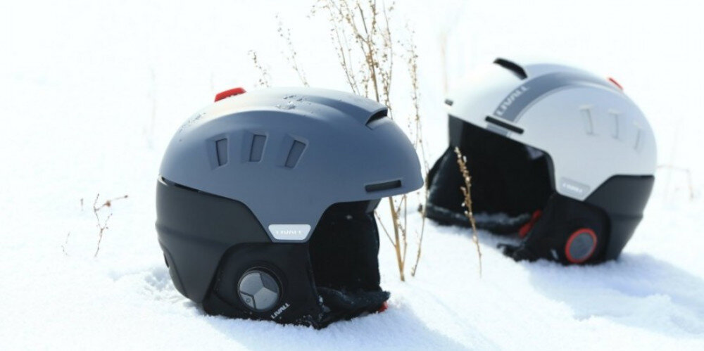 Kask narciarski LIVALL RS1 Biały (rozmiar L) Czujnik upadku i SOS detektor automatycznie wysyła powiadomienie Funkcja SOS z lokalizacją GPS poczucie bezpieczeństwa wysyła SMS 