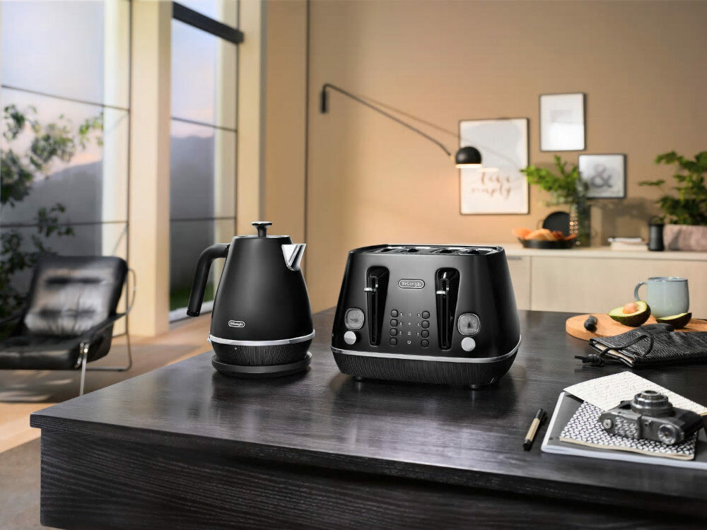 Czajnik DELONGHI KBIN2001.BK Distinta Moments wyglad design kolekcja sniadaniowa
