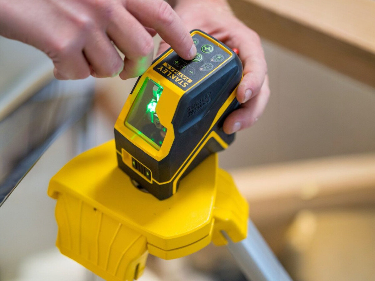 Laser krzyżowy STANLEY FCL-G FMHT77595-1, statyw, gwint, montaż, stabilność, Laser krzyżowy Stanley FatMax na statywie