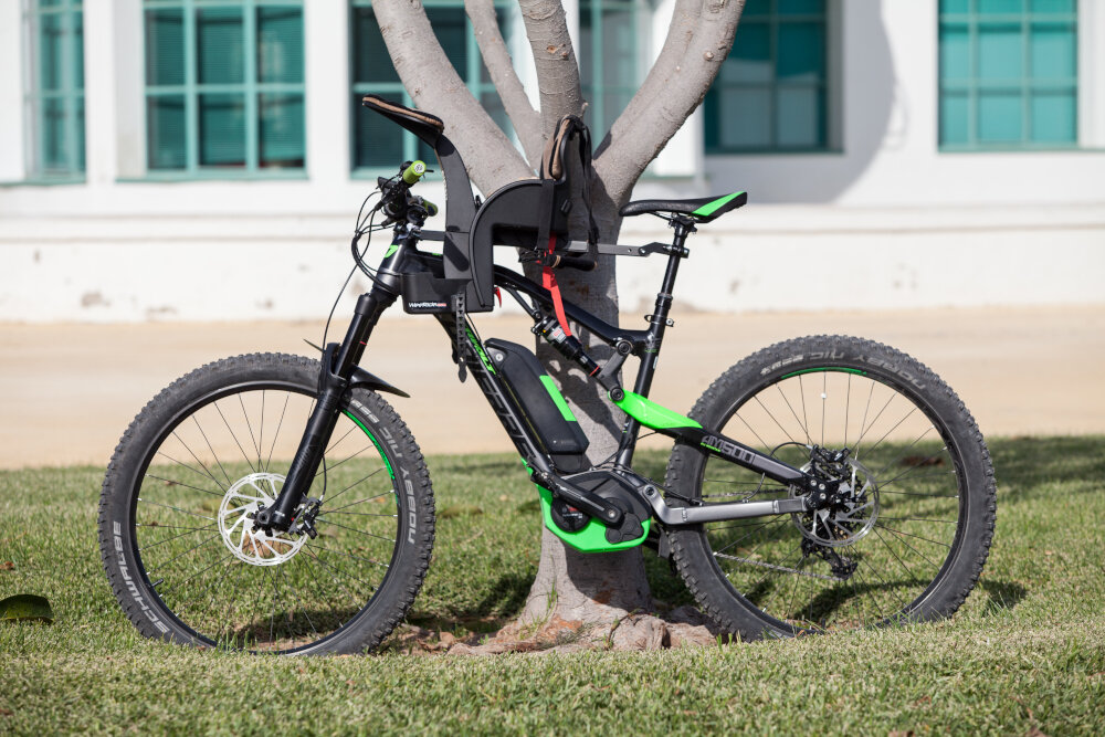 Fotelik rowerowy WEERIDE Safe Deluxe Denim Niebieski montaz na przedniej czesci roweru nad rama roweru z przodu pod glowka kierownicy z typu pod siodelkiem metalowy stelz specjalna nakretka