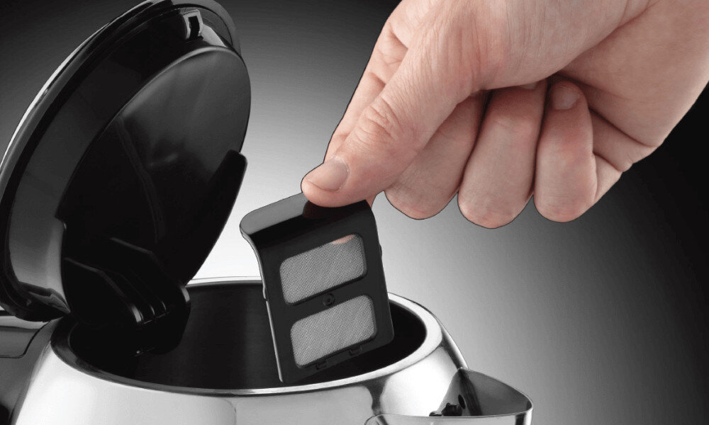 Czajnik RUSSELL HOBBS 23930-70 Victory Filtr antywapienny Zatrzymuje drobinki kamienia smak czysta woda Filtr można łatwo wyjąć i umyć higiena
