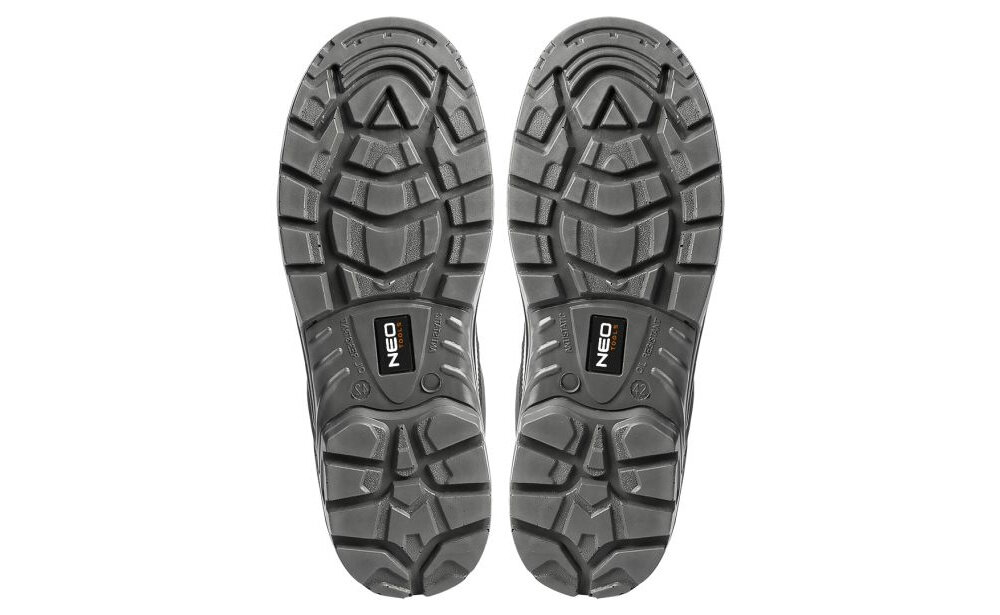 Buty robocze NEO 82-151-42 rozmiar 42 widok na podeszwy kewlarowa wkładka antyprzebiciowa zabezpiecza stopy przed ostrymi elementami antypoślizgowa podeszwa o zwiększonej przyczepności stabilność na mokrych i śliskich powierzchniach